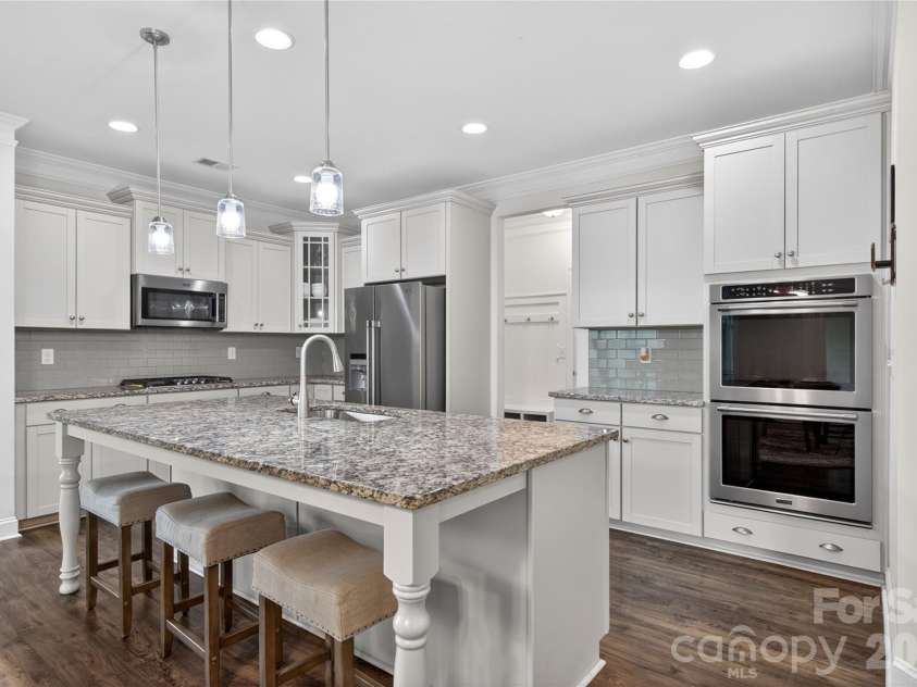 6216 Artigas Drive, Fort Mill, SC 29707.  MLS# CAR4380833, YatesRealty ID 28883. Chef's Kitchen