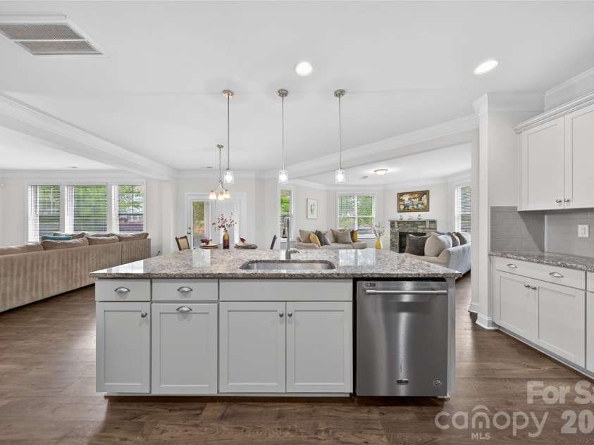 6216 Artigas Drive, Fort Mill, SC 29707.  MLS# CAR4380833, YatesRealty ID 28883. Chef's Kitchen