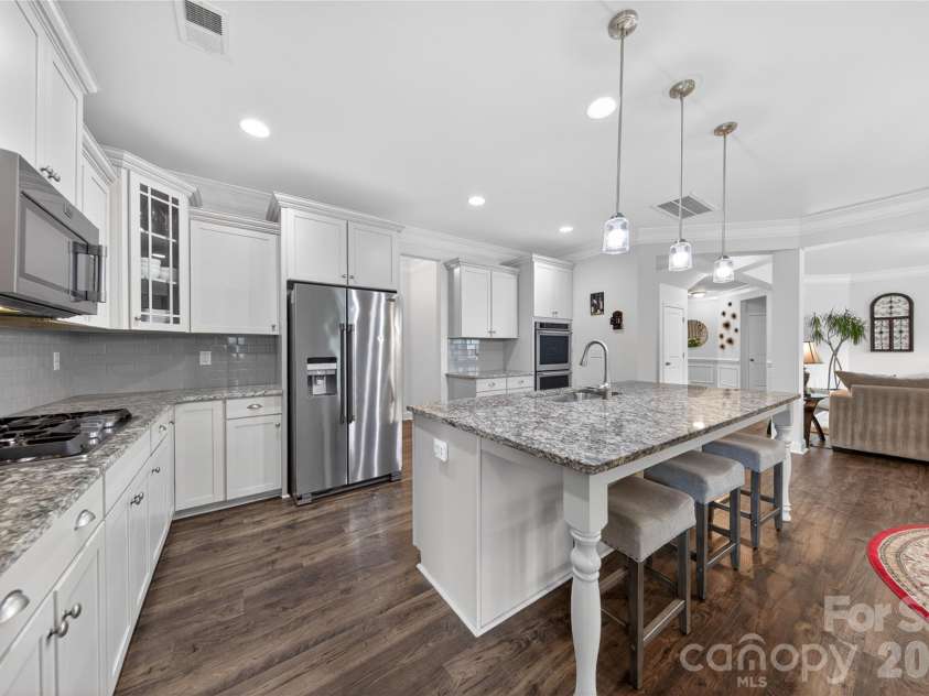6216 Artigas Drive, Fort Mill, SC 29707.  MLS# CAR4380833, YatesRealty ID 28883. Granite Counters & Tile Backsplash