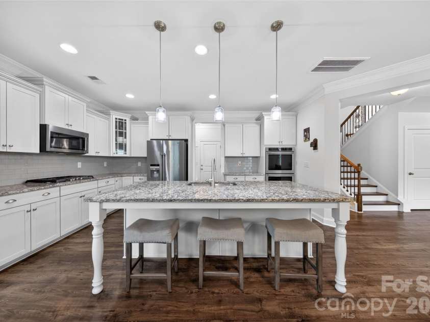 6216 Artigas Drive, Fort Mill, SC 29707.  MLS# CAR4380833, YatesRealty ID 28883. Oversized Island