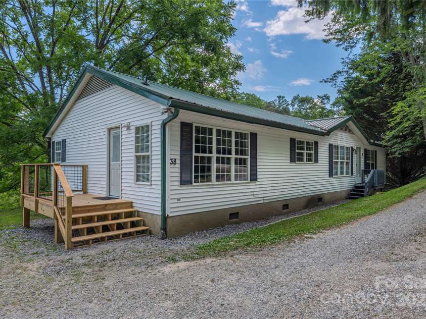 38 Hudson Hollow, Horse Shoe, NC 28742.  MLS# CAR4276783, YatesRealty ID 28884. 
