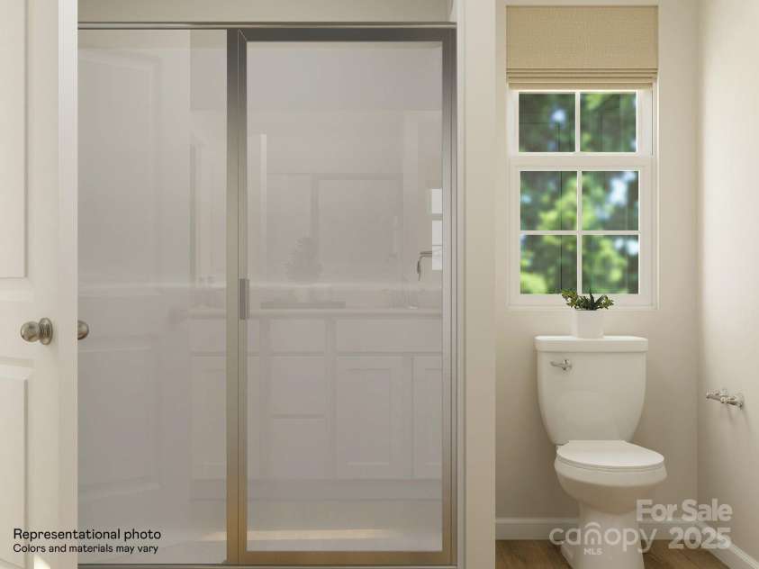 1811 River Crossing Lane, Edgemoor, SC 29712.  MLS# CAR4284576, YatesRealty ID 28885. Owners Bath