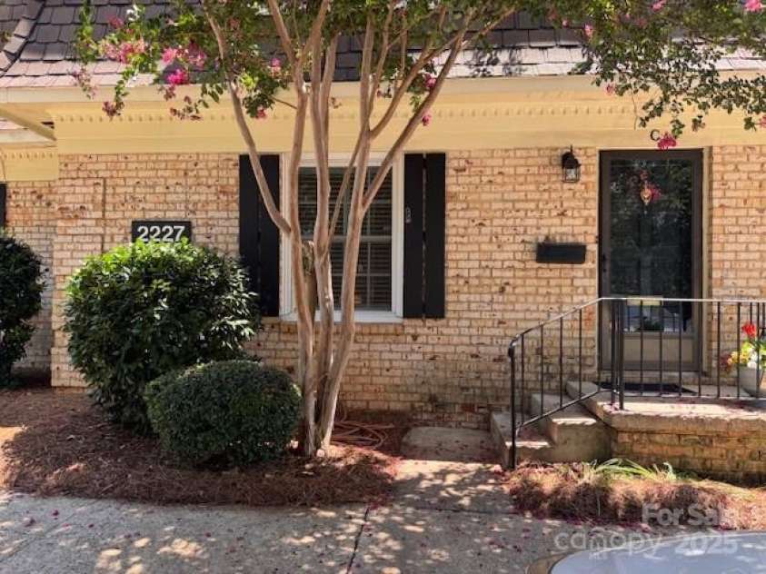 2227 Rexford Road, Charlotte, NC 28211.  MLS# CAR4285579, YatesRealty ID 28887. 