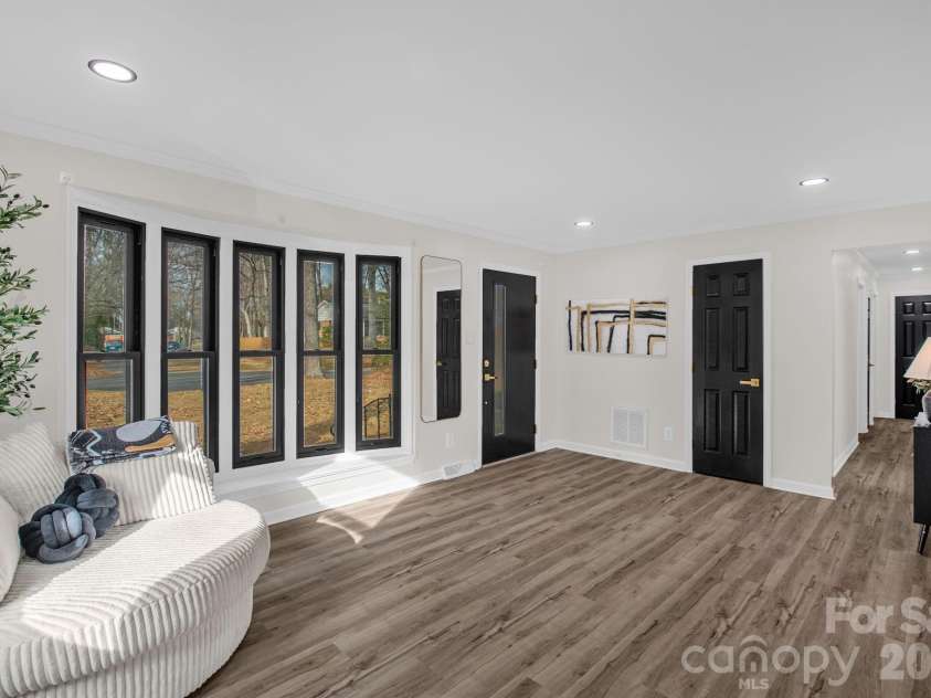 5323 Glenham Drive, Charlotte, NC 28210.  MLS# CAR4335032, YatesRealty ID 2889. 