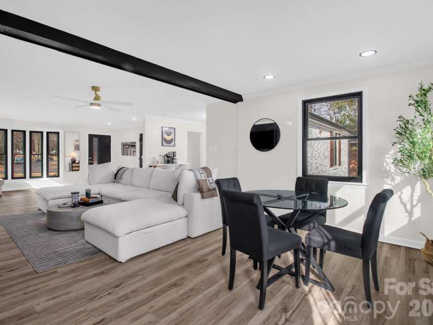 5323 Glenham Drive, Charlotte, NC 28210.  MLS# CAR4335032, YatesRealty ID 2889. 