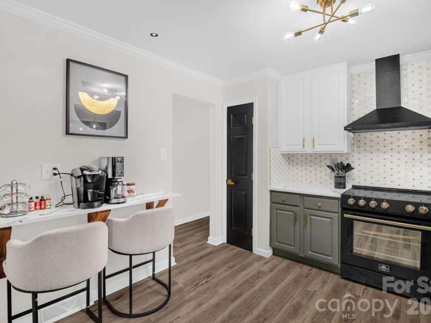 5323 Glenham Drive, Charlotte, NC 28210.  MLS# CAR4335032, YatesRealty ID 2889. 