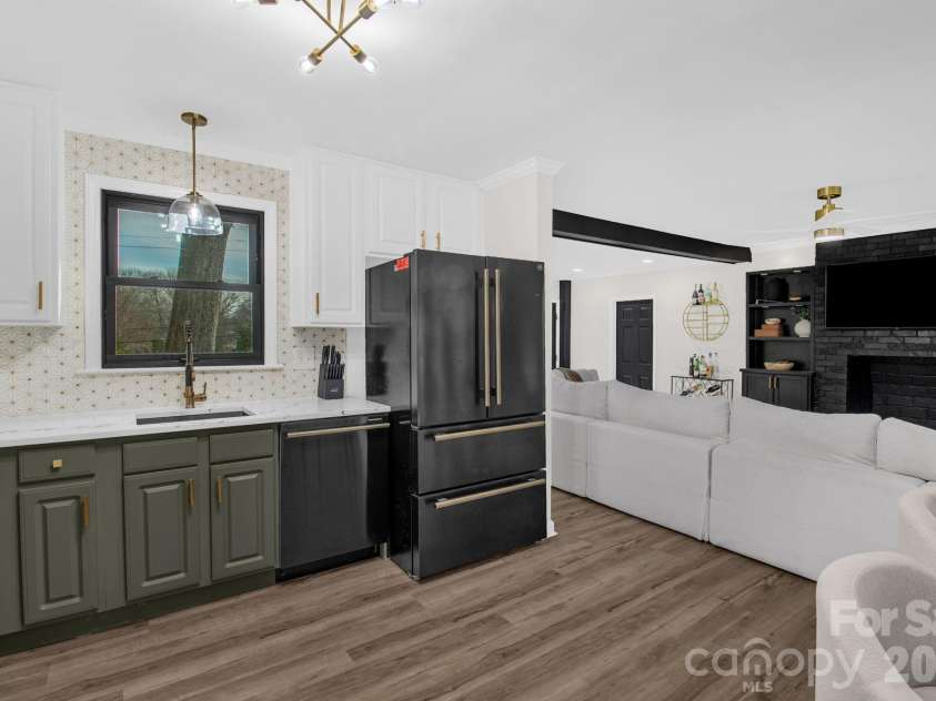 5323 Glenham Drive, Charlotte, NC 28210.  MLS# CAR4335032, YatesRealty ID 2889. 