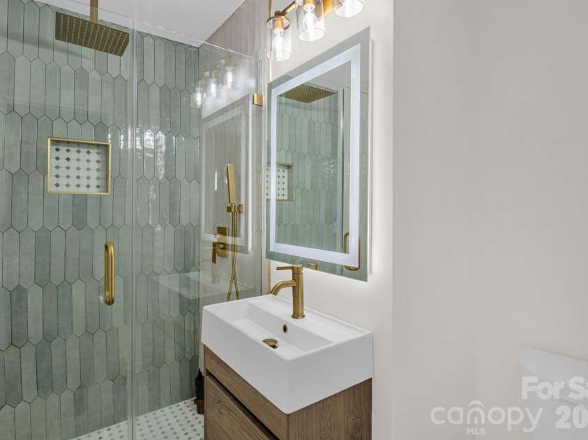 5323 Glenham Drive, Charlotte, NC 28210.  MLS# CAR4335032, YatesRealty ID 2889. 