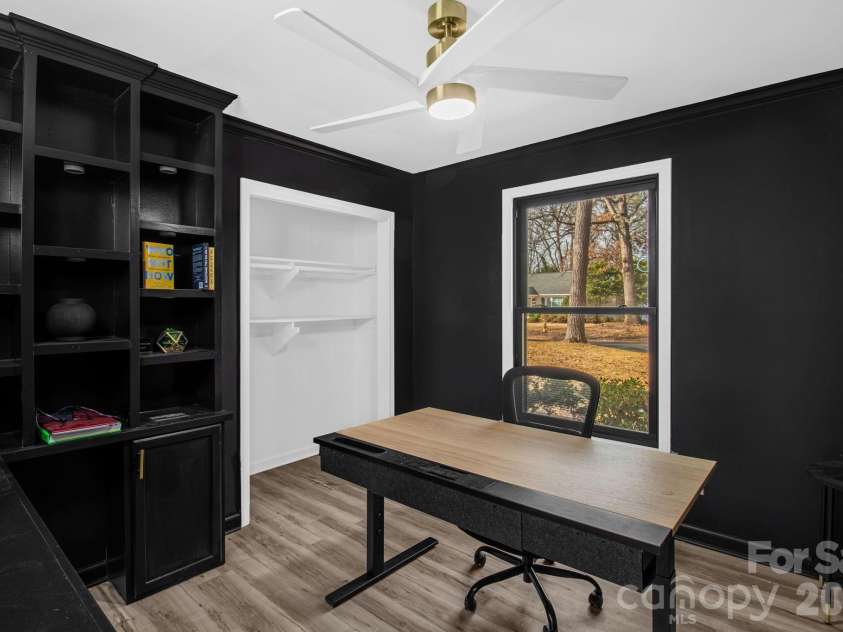 5323 Glenham Drive, Charlotte, NC 28210.  MLS# CAR4335032, YatesRealty ID 2889. 