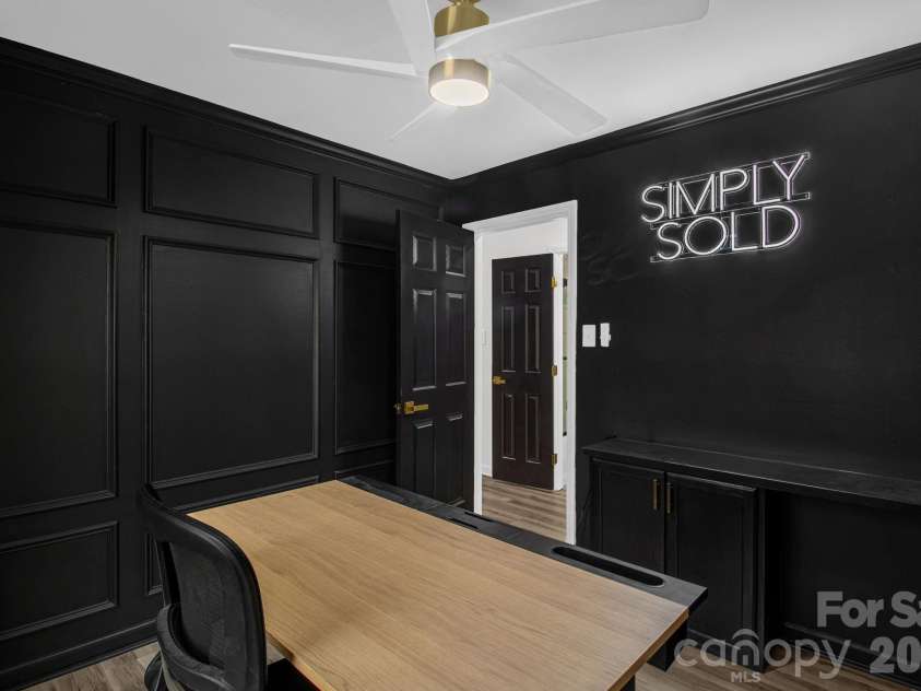 5323 Glenham Drive, Charlotte, NC 28210.  MLS# CAR4335032, YatesRealty ID 2889. 