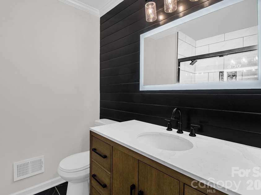 5323 Glenham Drive, Charlotte, NC 28210.  MLS# CAR4335032, YatesRealty ID 2889. 