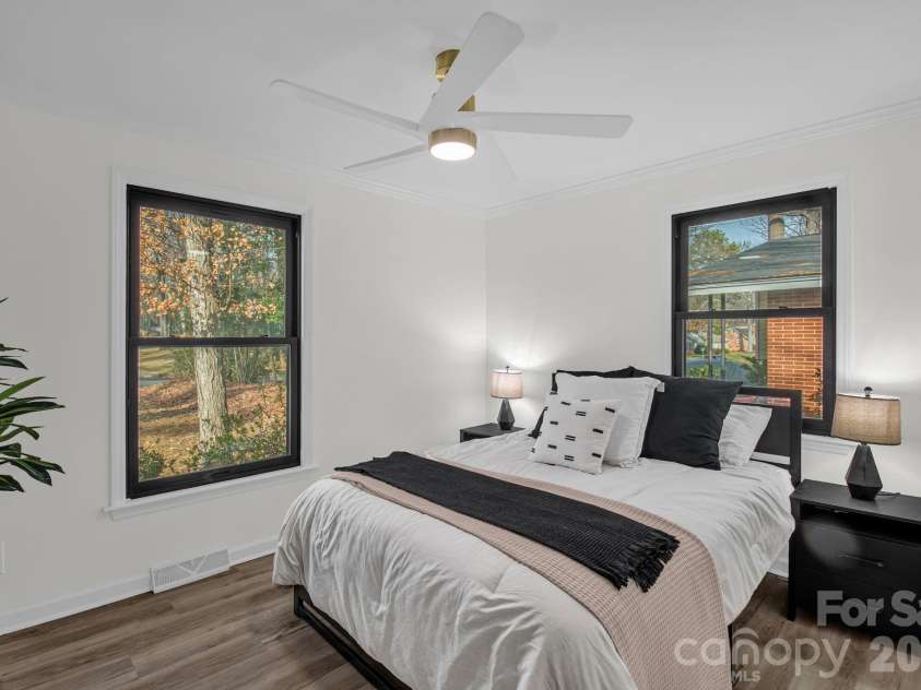 5323 Glenham Drive, Charlotte, NC 28210.  MLS# CAR4335032, YatesRealty ID 2889. 