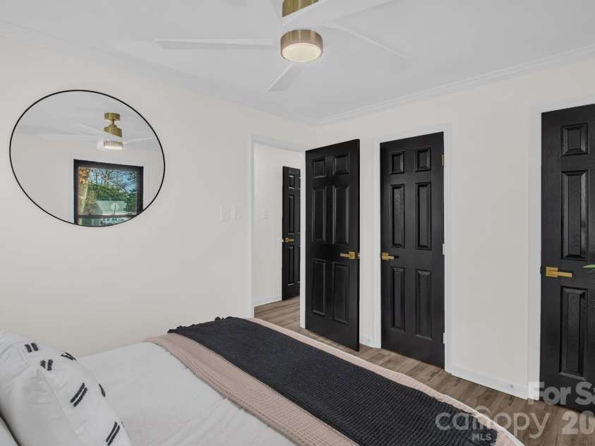 5323 Glenham Drive, Charlotte, NC 28210.  MLS# CAR4335032, YatesRealty ID 2889. 