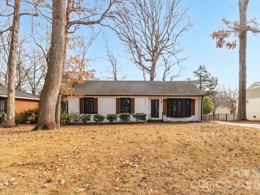5323 Glenham Drive, Charlotte, NC 28210.  MLS# CAR4335032, YatesRealty ID 2889. 