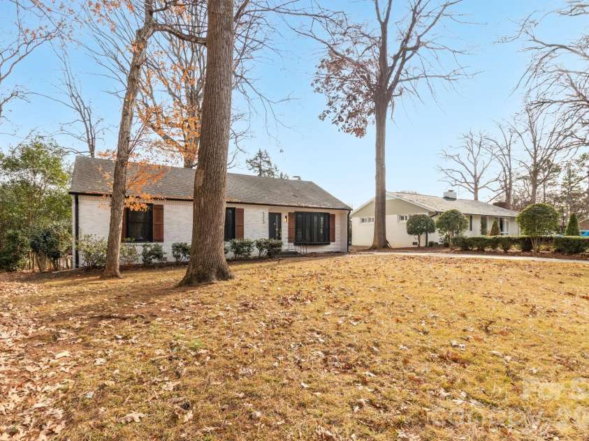 5323 Glenham Drive, Charlotte, NC 28210.  MLS# CAR4335032, YatesRealty ID 2889. 