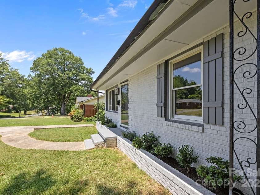 3422 Dublin Road, Charlotte, NC 28208.  MLS# CAR4278580, YatesRealty ID 28891. 