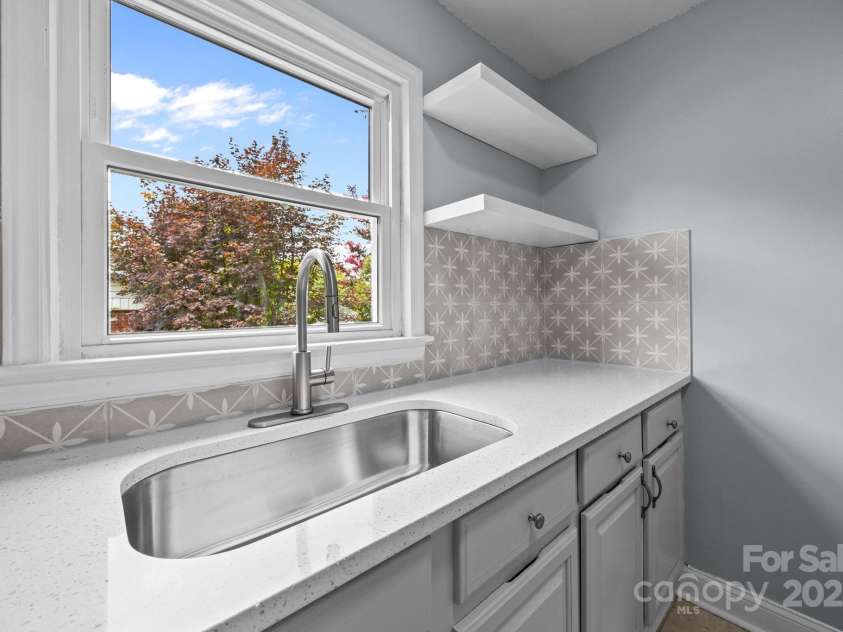 3422 Dublin Road, Charlotte, NC 28208.  MLS# CAR4278580, YatesRealty ID 28891. 