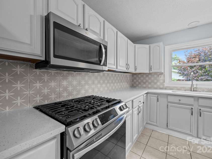3422 Dublin Road, Charlotte, NC 28208.  MLS# CAR4278580, YatesRealty ID 28891. 