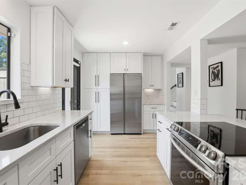 3703 Winding Creek Lane, Charlotte, NC 28226.  MLS# CAR4383031, YatesRealty ID 28891. 