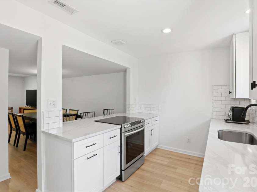 3703 Winding Creek Lane, Charlotte, NC 28226.  MLS# CAR4383031, YatesRealty ID 28891. 