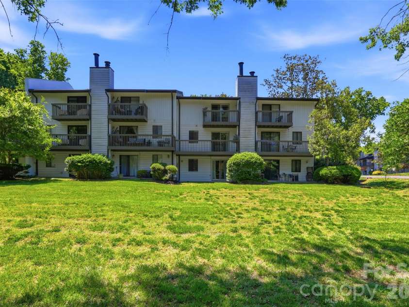 3703 Winding Creek Lane, Charlotte, NC 28226.  MLS# CAR4383031, YatesRealty ID 28891. 