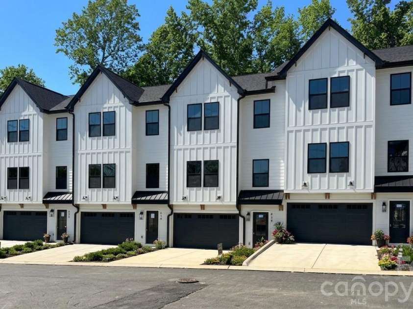 422 Bogue Drive, Fort Mill, SC 29708.  MLS# CAR4388722, YatesRealty ID 28893. 