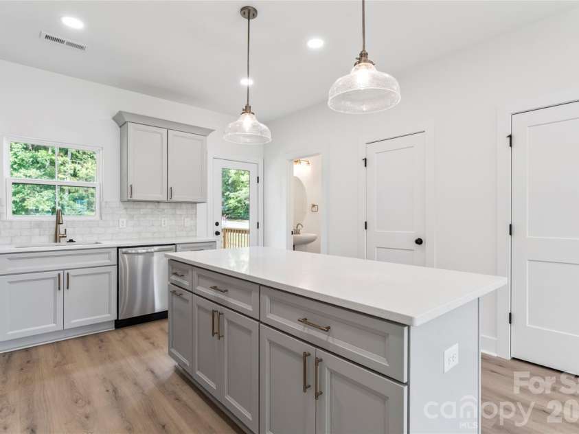 422 Bogue Drive, Fort Mill, SC 29708.  MLS# CAR4388722, YatesRealty ID 28893. 