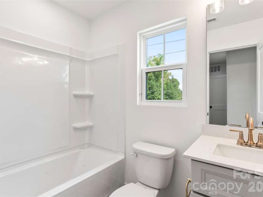 422 Bogue Drive, Fort Mill, SC 29708.  MLS# CAR4388722, YatesRealty ID 28893. 