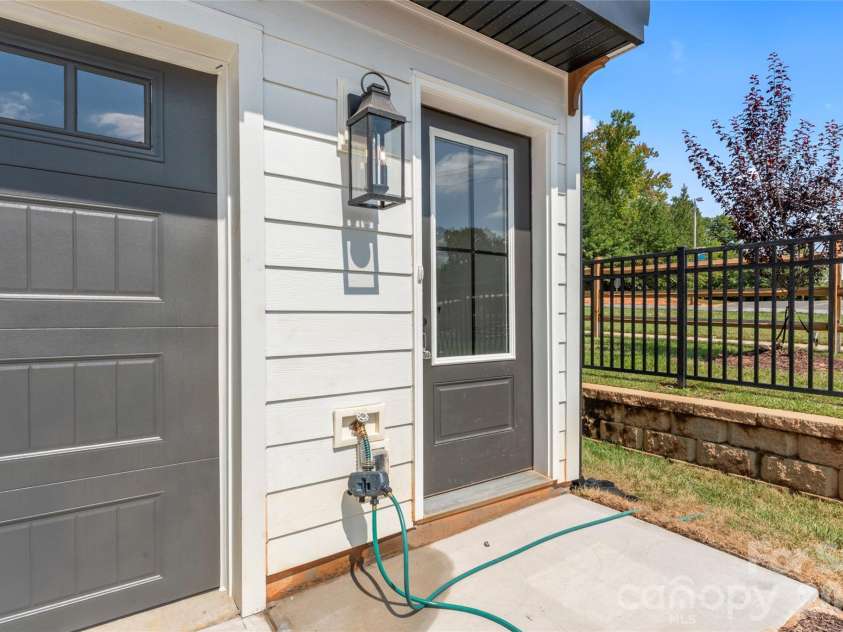 422 Bogue Drive, Fort Mill, SC 29708.  MLS# CAR4388722, YatesRealty ID 28893. 