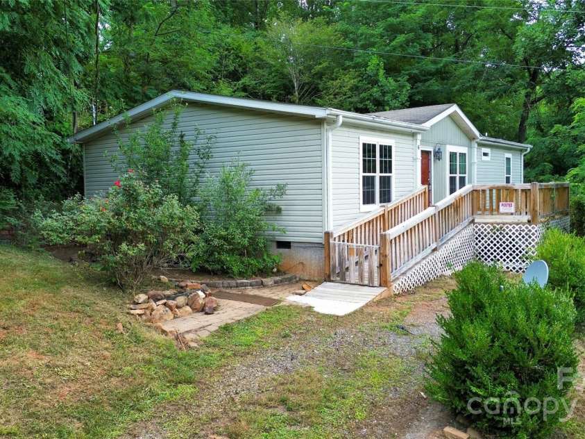 6 Dirt Road, Sylva, NC 28779.  MLS# CAR4283607, YatesRealty ID 28893. 