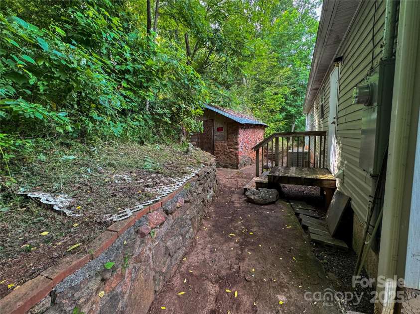 6 Dirt Road, Sylva, NC 28779.  MLS# CAR4283607, YatesRealty ID 28893. 