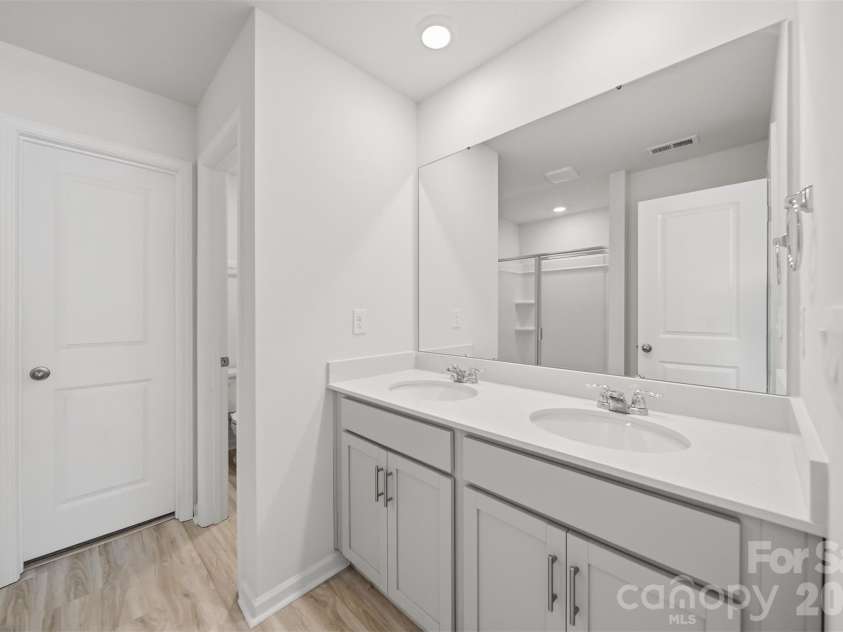 3976 Ashton Drive, Conover, NC 28613.  MLS# CAR4385332, YatesRealty ID 28895. 