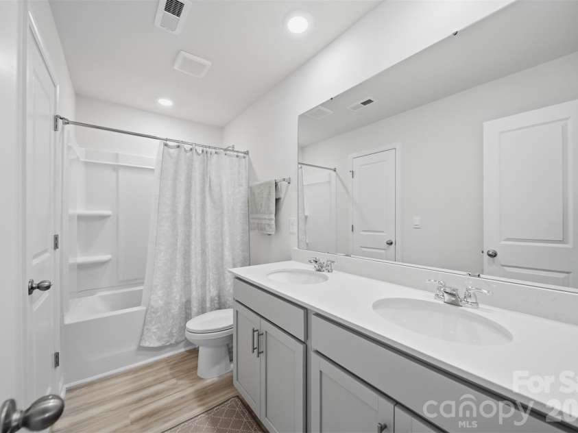3976 Ashton Drive, Conover, NC 28613.  MLS# CAR4385332, YatesRealty ID 28895. 