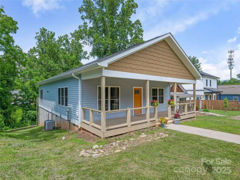 108 Le-An-Hurst Road, Asheville, NC 28803.  MLS# CAR4266412, YatesRealty ID 28896. 