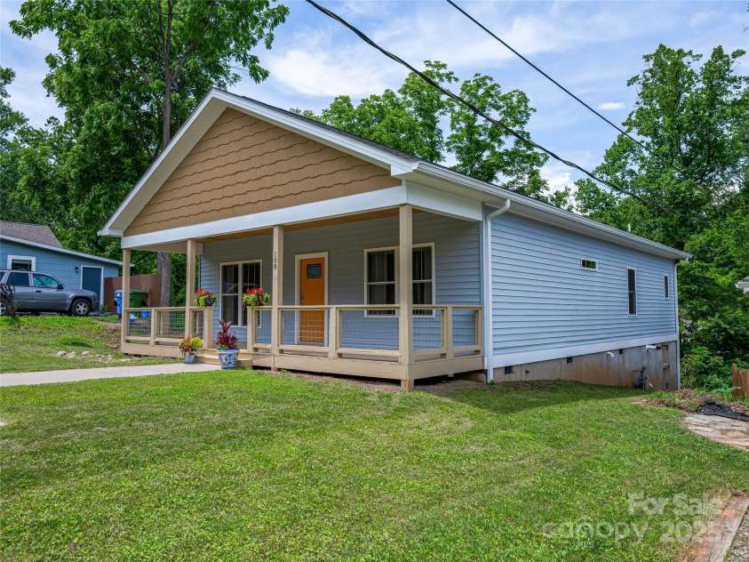 108 Le-An-Hurst Road, Asheville, NC 28803.  MLS# CAR4266412, YatesRealty ID 28896. 