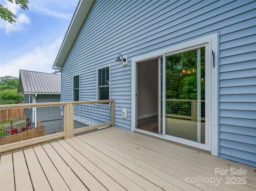108 Le-An-Hurst Road, Asheville, NC 28803.  MLS# CAR4266412, YatesRealty ID 28896. 
