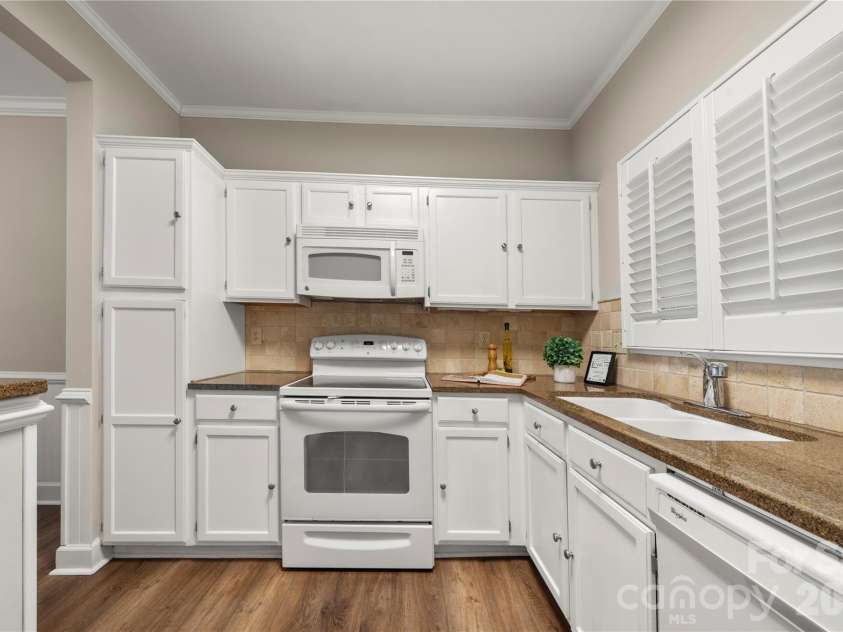 9717 Emerald Point Drive, Charlotte, NC 28278.  MLS# CAR4386586, YatesRealty ID 28898. 