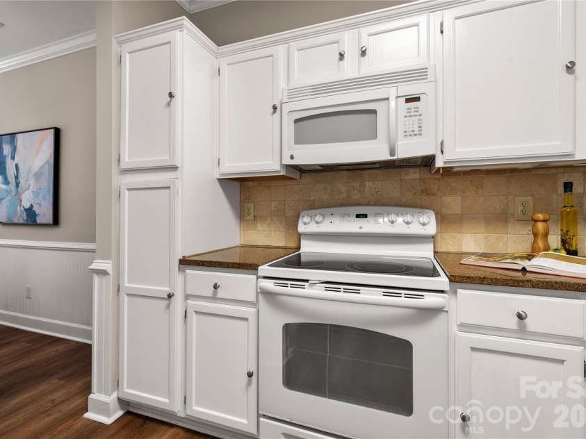 9717 Emerald Point Drive, Charlotte, NC 28278.  MLS# CAR4386586, YatesRealty ID 28898. 