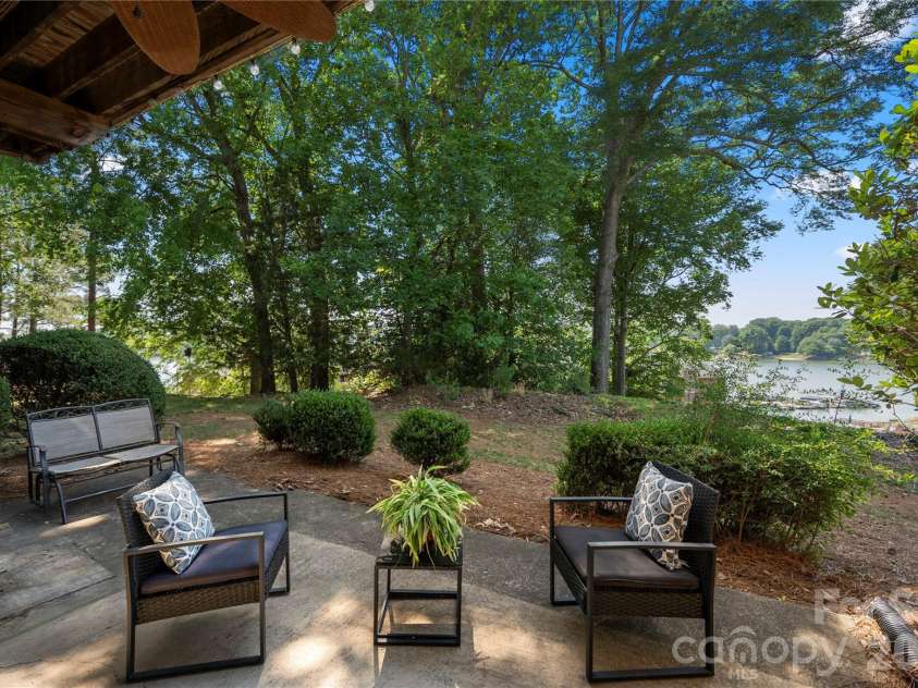 9717 Emerald Point Drive, Charlotte, NC 28278.  MLS# CAR4386586, YatesRealty ID 28898. 