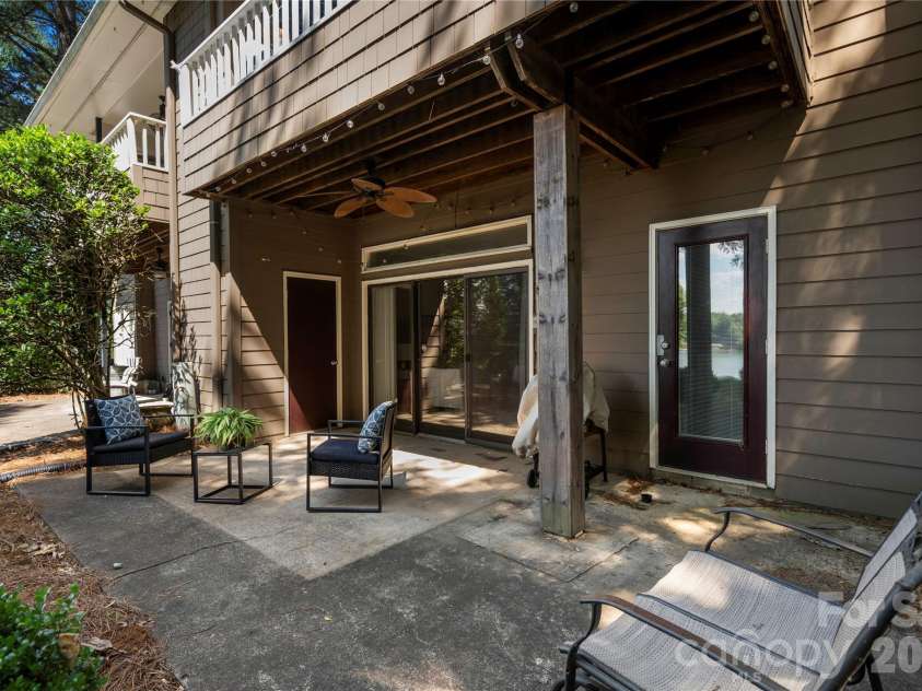 9717 Emerald Point Drive, Charlotte, NC 28278.  MLS# CAR4386586, YatesRealty ID 28898. 