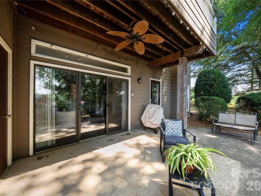 9717 Emerald Point Drive, Charlotte, NC 28278.  MLS# CAR4386586, YatesRealty ID 28898. 