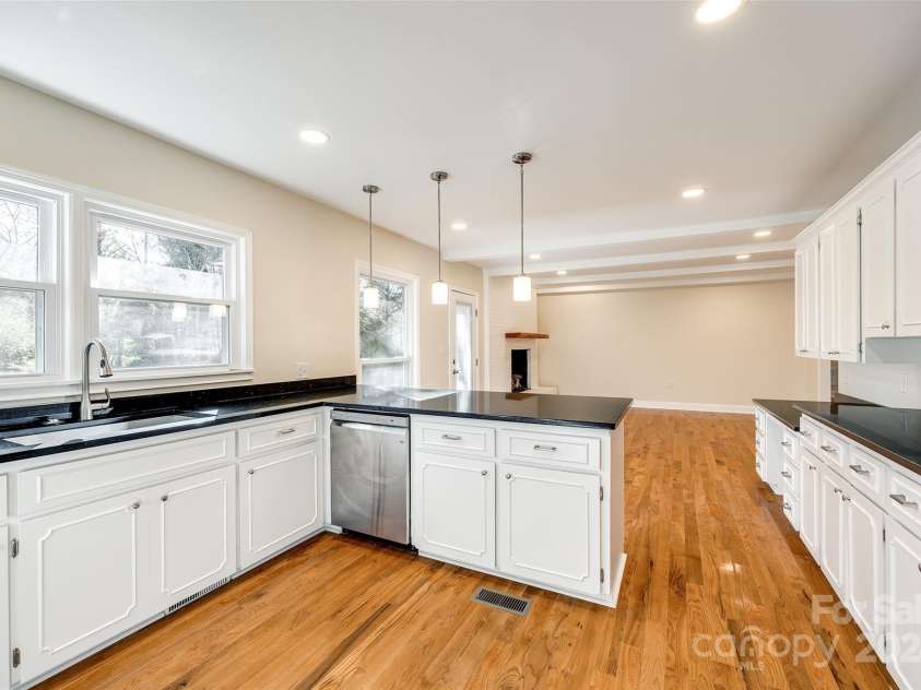 2129 James Court, Rock Hill, SC 29732.  MLS# CAR4203167, YatesRealty ID 289. 