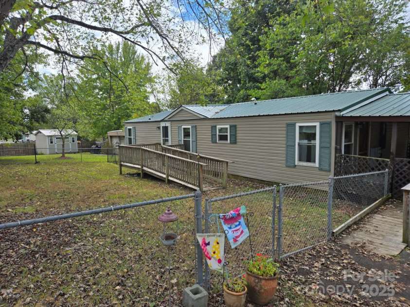 6600 Clara Circle, Concord, NC 28025.  MLS# CAR4306913, YatesRealty ID 289. 