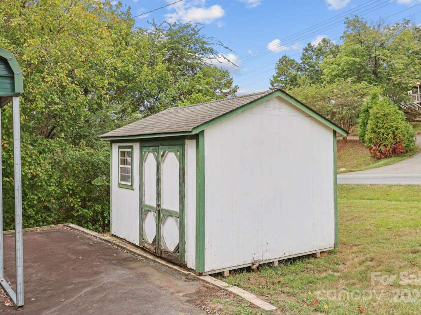 6600 Clara Circle, Concord, NC 28025.  MLS# CAR4306913, YatesRealty ID 289. 