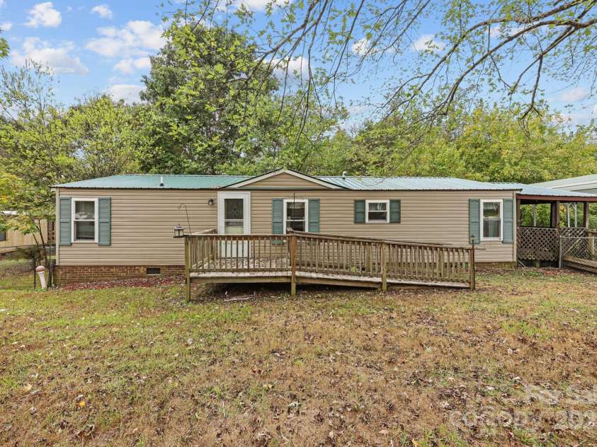 6600 Clara Circle, Concord, NC 28025.  MLS# CAR4306913, YatesRealty ID 289. 