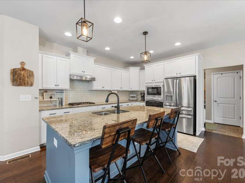 11516 Glowing Star Drive, Charlotte, NC 28215.  MLS# CAR4336828, YatesRealty ID 2890. 