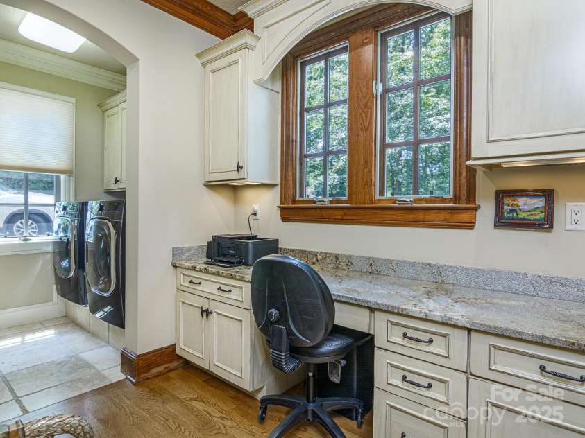 176 Valley Springs Road, Asheville, NC 28803.  MLS# CAR4277754, YatesRealty ID 2890. Conveniently Located Just Off Kitchen