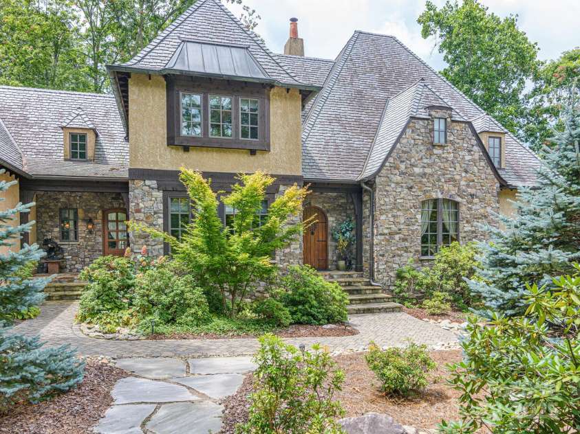 176 Valley Springs Road, Asheville, NC 28803.  MLS# CAR4277754, YatesRealty ID 2890. Kitchen Left Entry - Main Guest Entry on Right