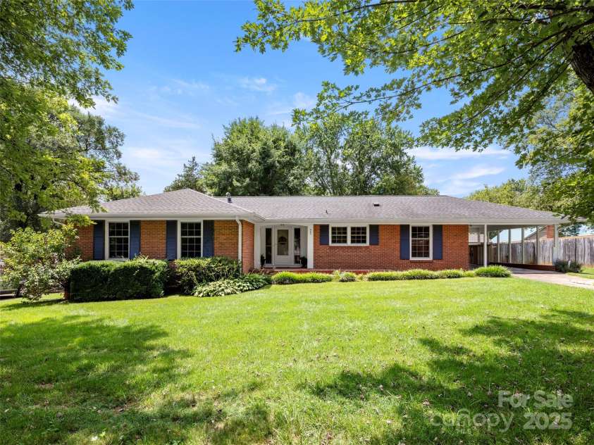 403 Pole Creasman Road, Asheville, NC 28806.  MLS# CAR4284483, YatesRealty ID 28901. 