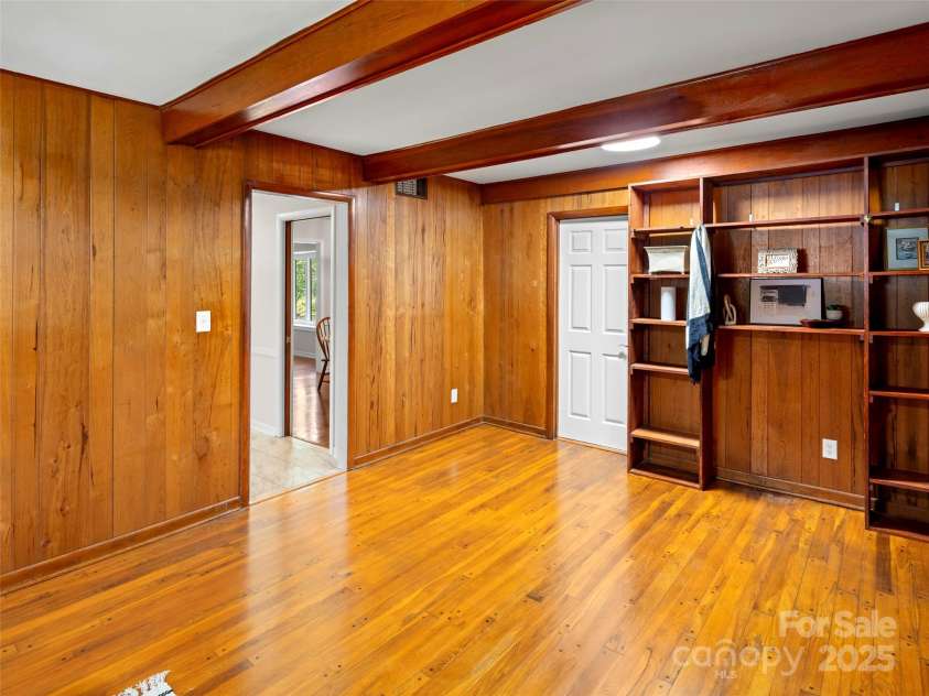 403 Pole Creasman Road, Asheville, NC 28806.  MLS# CAR4284483, YatesRealty ID 28901. 